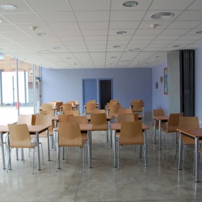 Sala multiusos amb cadires