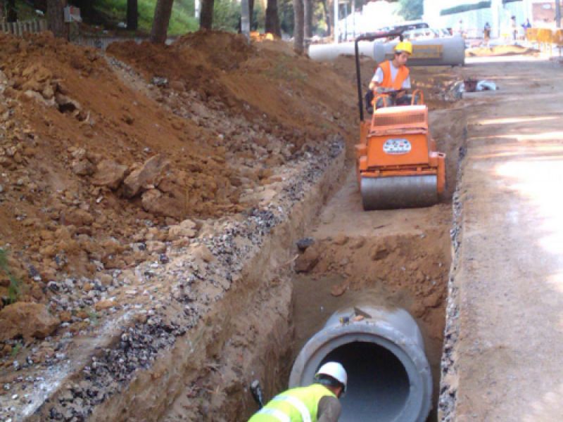 Excavación para vía de agua