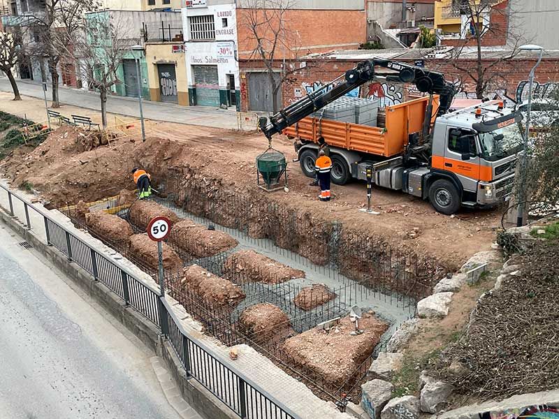 Excavación de terreno con retroexcavadora