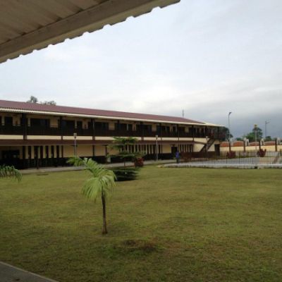 Colegio de dos plantas en Guinea Ecuatorial